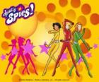 Η ομάδα Superspy του Totally Spies. Sam, Alex και Clover με κοστούμια κατάσκοπος τους