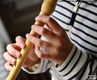 Μαθαίνοντας να παίζουν τον αυλό, ένα από τα πιο χρησιμοποιούνται από τους εκπαιδευτικούς μέσα για την μύηση των φοιτητών στη μουσική